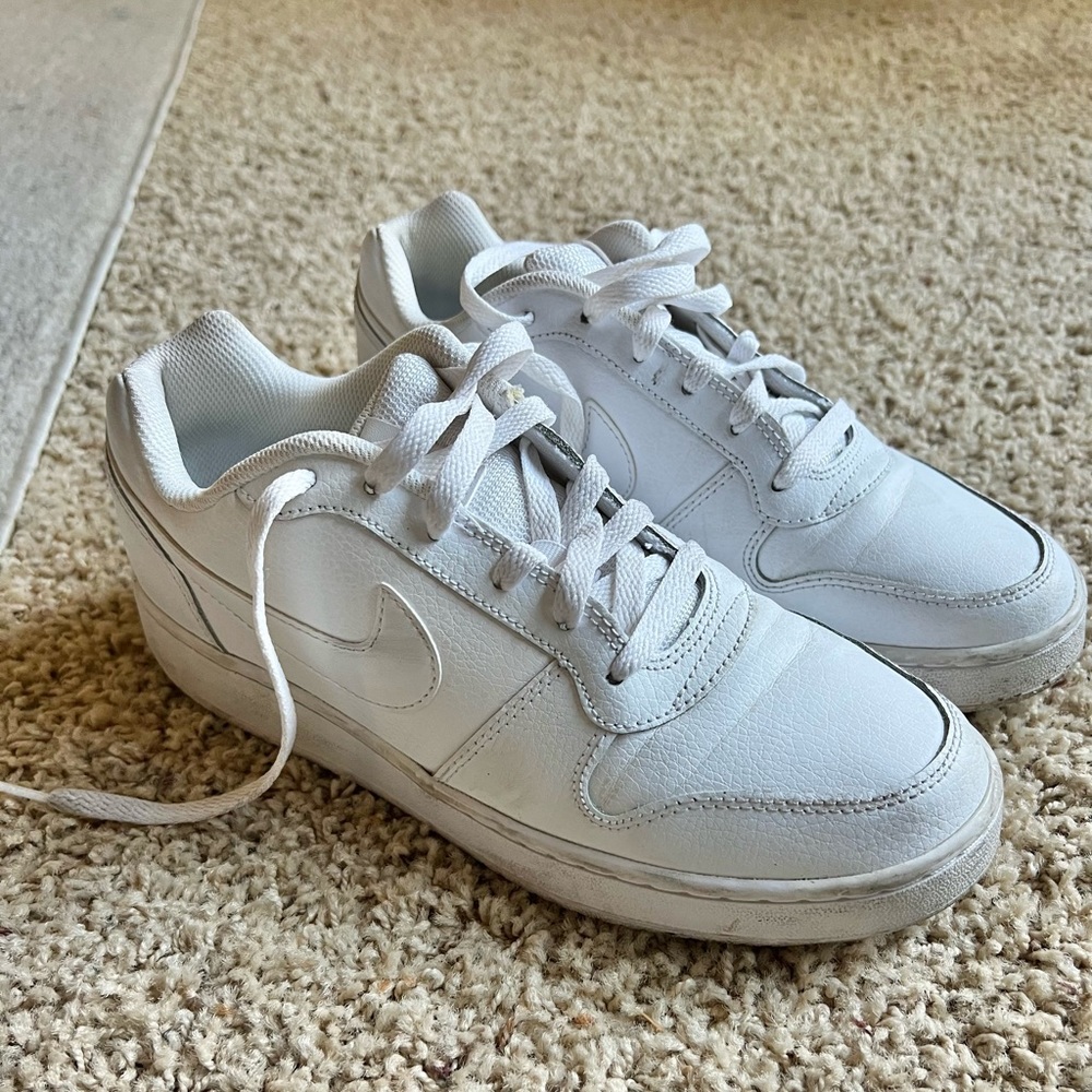 Women’s white Nike shoes size 8.5